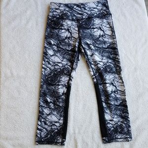 Marble Print Mesh Insert Capri
